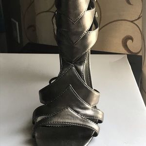 Dressy heel in pewter